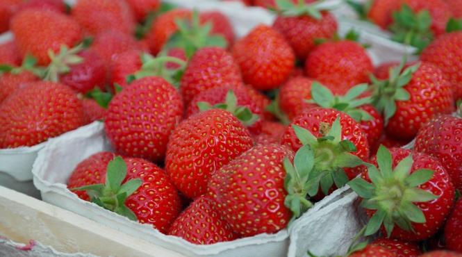 cinci fructe care te ajuta sa slabesti primavara asta