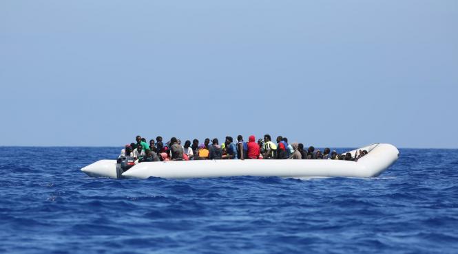 o nava comerciala a salvat 41 de migranti de la bordul unei ambarcatiuni in deriva in sud vestul greciei