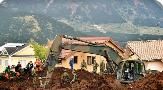 japonia supravietuitorii prinsi sub daramaturi s au folosit de aplicatii mobile pentru a comunica