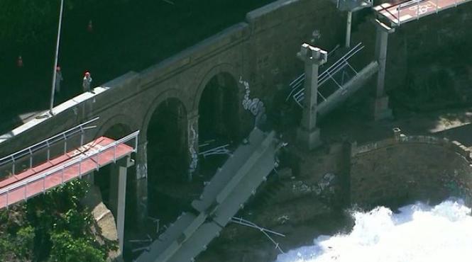 rio de janeiro cel putin doi morti dupa ce o pista pentru biciclete s a prabusit in mare