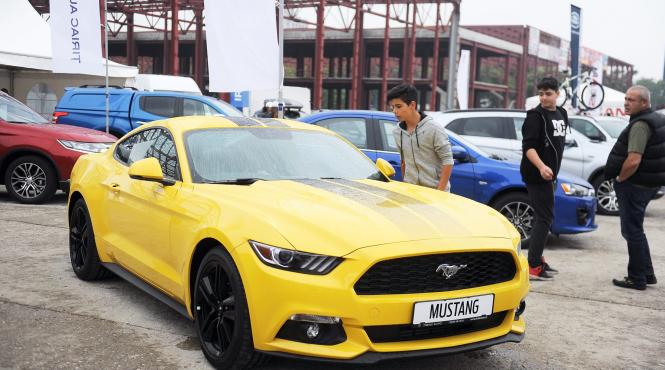 salon auto moto cu cascadorii pe doua roti