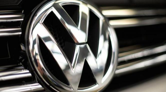 directorii de la volkswagen si peugeot castiga ca vedetele fotbalului people