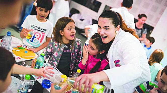 liceenii olimpici care si au asumat revolutionarea educatiei