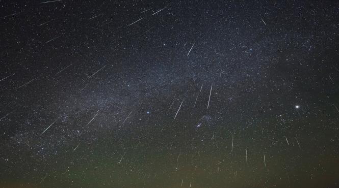 spectacol ceresc in noaptea de joi spre vineri
