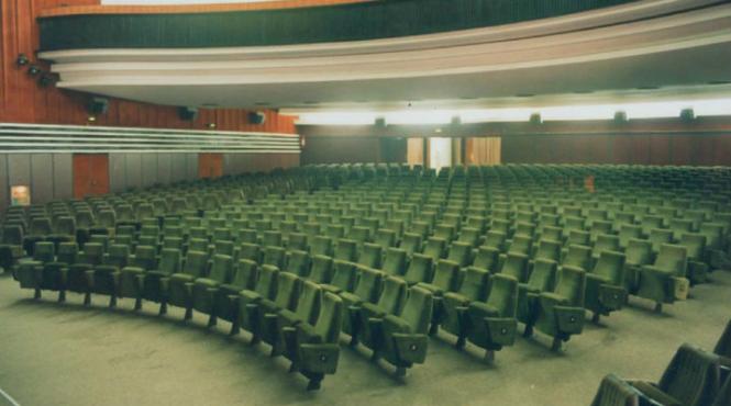 cinema scala spatiu pentru slujbe in asteptarea retrocedarii