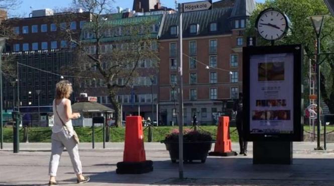 hackerii au spart serverele transportului public din malmo si au difuzat filme xxx pe panourile publicitare din statii