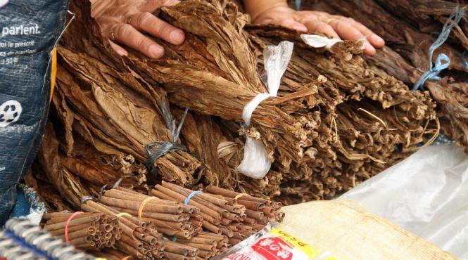 prahova perchezitii intr un dosar de producere si comercializare ilegala de tutun