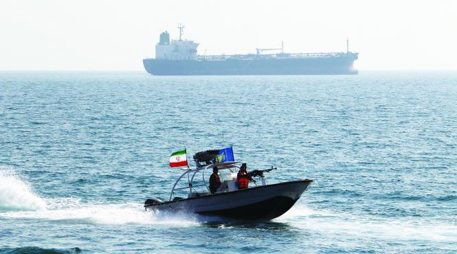 iranul ameninta sa scufunde navele americane din golful persic