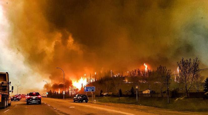8 000 de persoane au primit ordin de evacuare din cauza extinderii incendiilor din vestul canadei