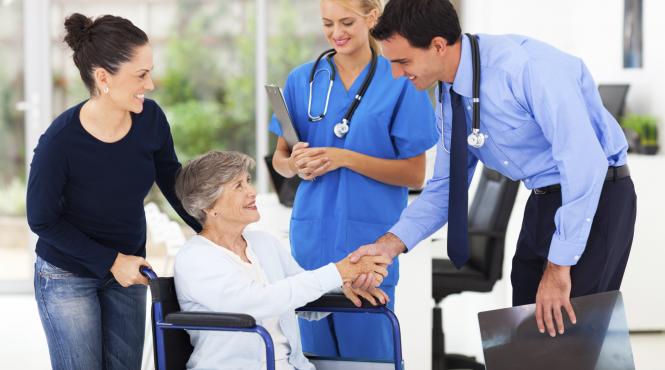 cum platesc romanii serviciile medicale gratuite daca merg in privat