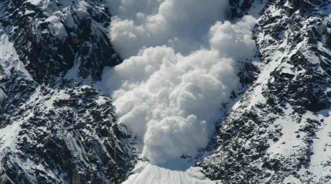 sibiu risc insemnat de avalansa la peste 2 000 de metri in masivele bucegi si fagaras versantul nordic