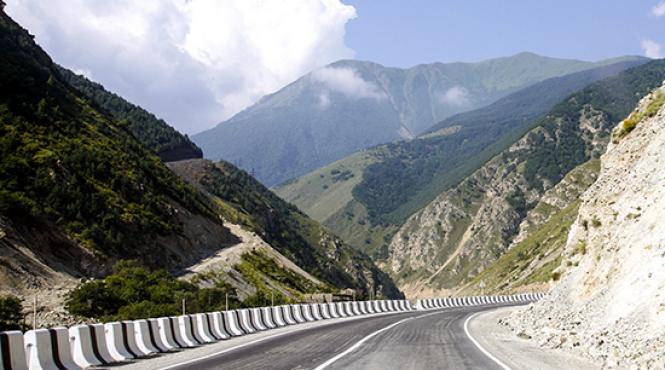 un autobuz cu ofiteri rusi a cazut intr o prapastie in osetia de sud 6 morti si 16 raniti