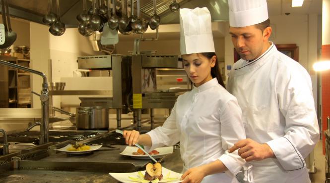 elevi cu contract de munca invatamantul profesional dual