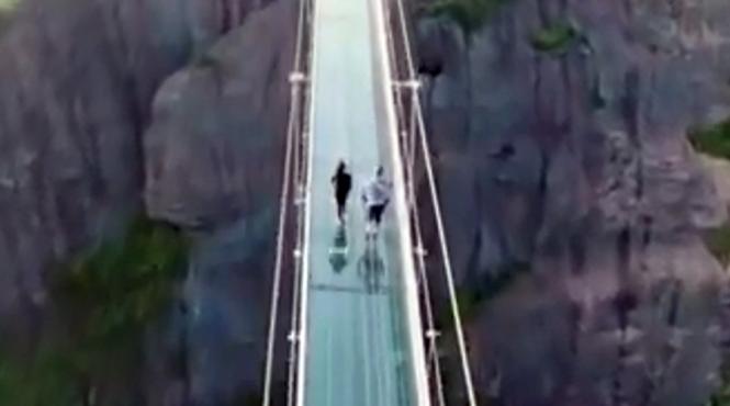 video cel mai ametitor si terifiant pod din lume se afla in china