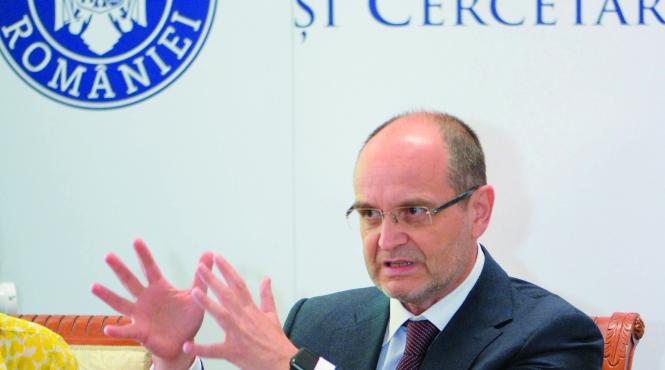 curaj urmatorul care pica