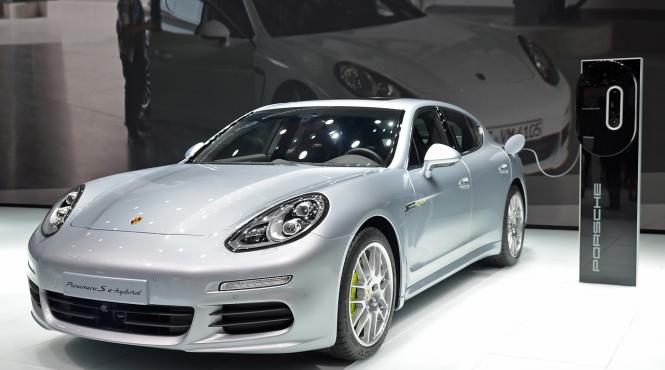 hotii la patente vw acuzat de furt