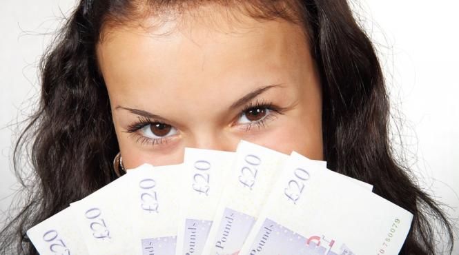 dupa ce a cheltuit aproape 30 000 de euro a sunat la 112