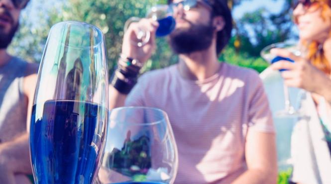 a fost inventat vinul albastru ce spun degustatorii