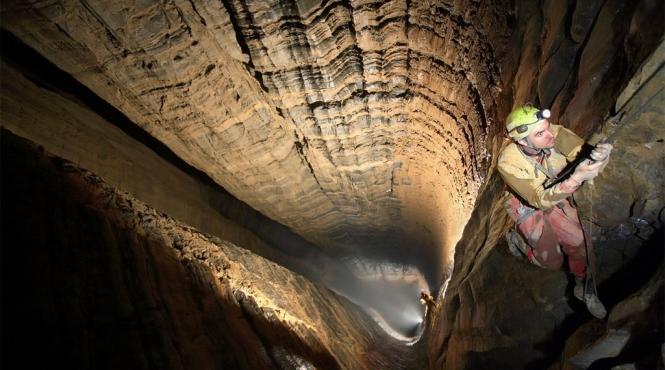superlativele mapamondului cea mai adanca pestera din lume video