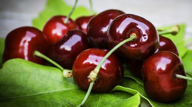 vreti sa faceti gem de cireste sau visine dar scosul samburilor e anevoios iata un truc pentru a usura aceasta munca