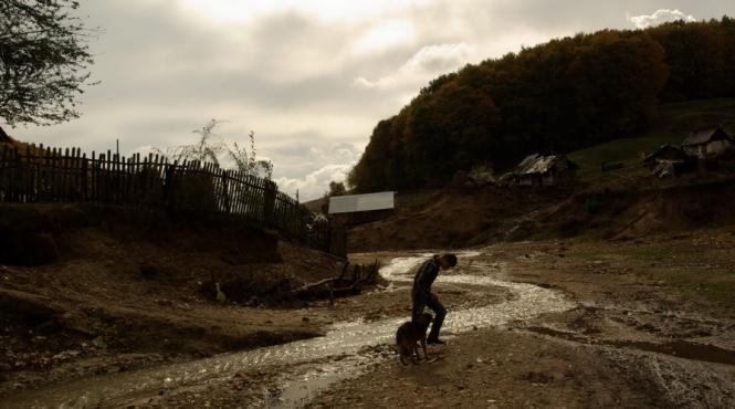 mures zeci de jandarmi politisti si pompieri cauta un copil care a disparut in padurea platoul cornesti