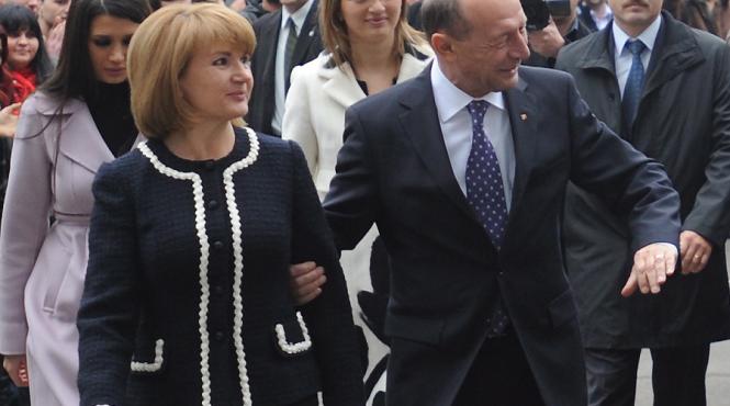 traian si maria basescu au primit cetatenia republicii moldova
