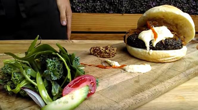 ce mananca activistii greenpeace burger vegetarian