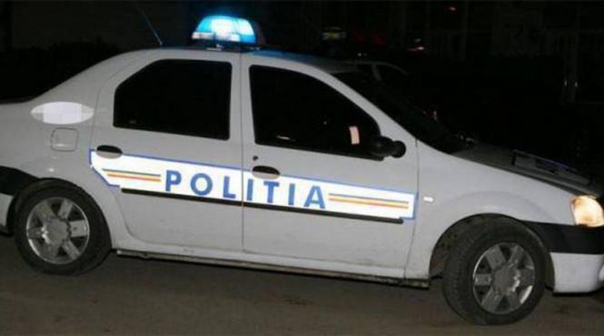 un tir s a rasturnat in curtea unei case din judetul arges soferul a fugit de la fata locului