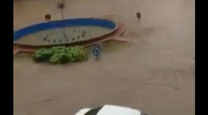 tulcea autovehicule blocate zeci de minute in centrul municipiului de ploaia torentiala