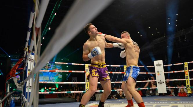 superkombat revine in acest week end cu un nou show incendiar la brasov romania vs grecia si meci de titlu mondial