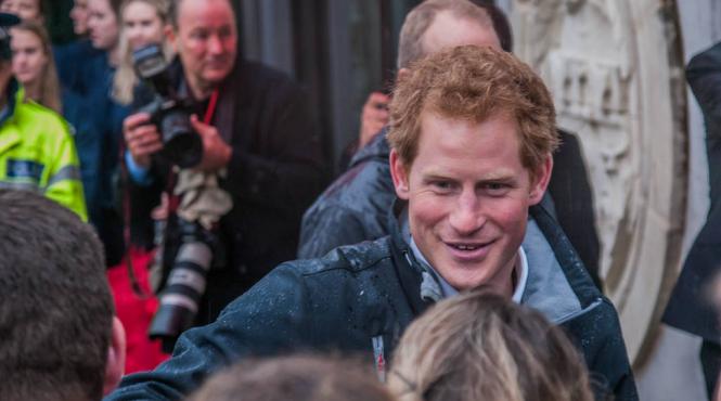 printul harry a primit o cerere in casatorie mai putin obisnuita