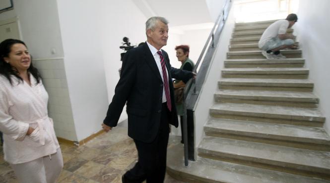 sorin oprescu cere sa poata opera si in alte orase