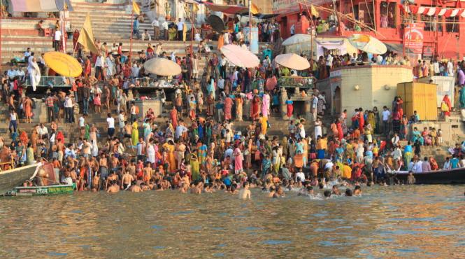 selfie mortal pe malul gangelui 7 tineri au murit inecati