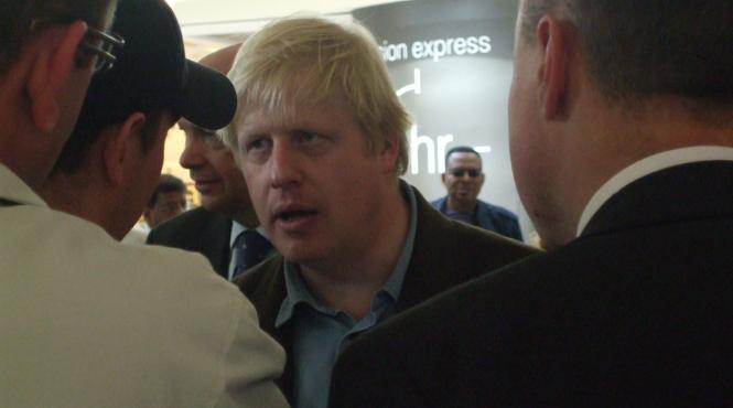 brexit boris johnson huiduit copios in fata casei sale