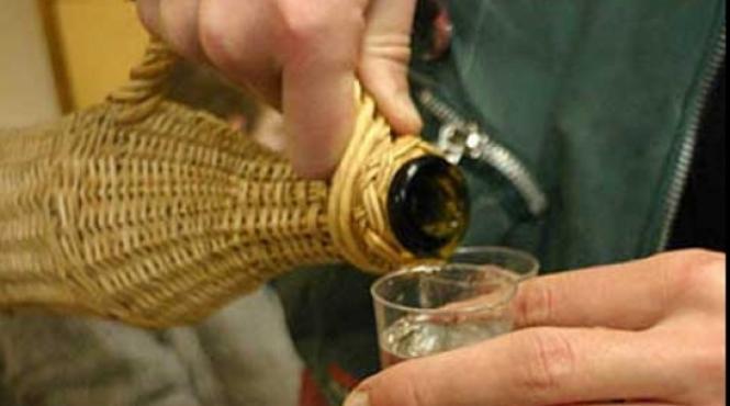 tratamente naturiste tuica romaneasca de pruna remediu recunoscut pe plan mondal