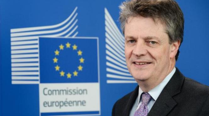 comisarul european pentru servicii financiare britanicul jonathan hill si a anuntat demisia