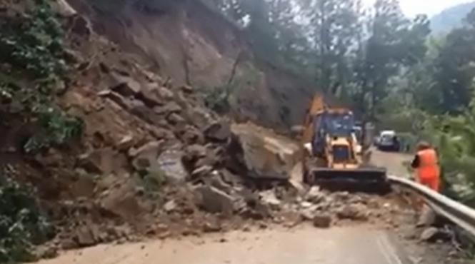 alba drum judetean care face legatura cu marginimea sibiului afectat de precipitatiile abundente