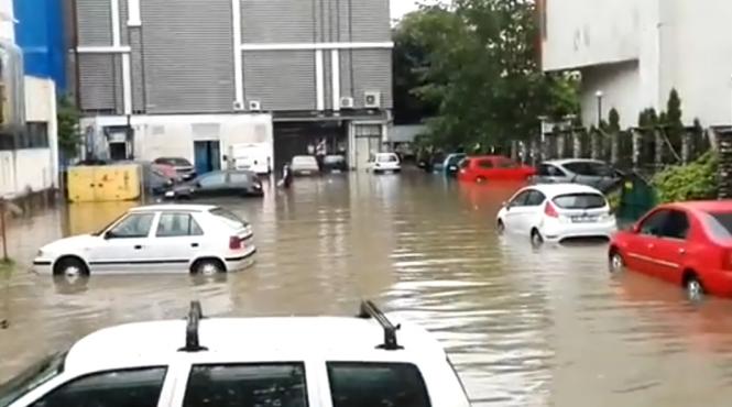 video inundatiile din ramnicu valcea au afectat principalele bulevarde si arestul ipj