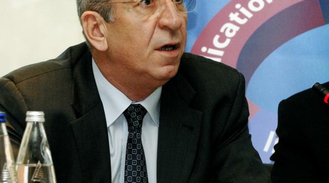 fiica generalului sri timpanul afaceri grele cu intitutiile de forta