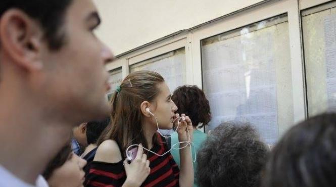 bacalaureat 2016 absolventii de liceu vor sustine luni proba scrisa la limba romana