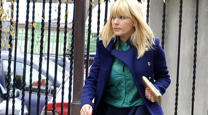 elena udrea umbla prin instante pentru o datorie de 403 lei