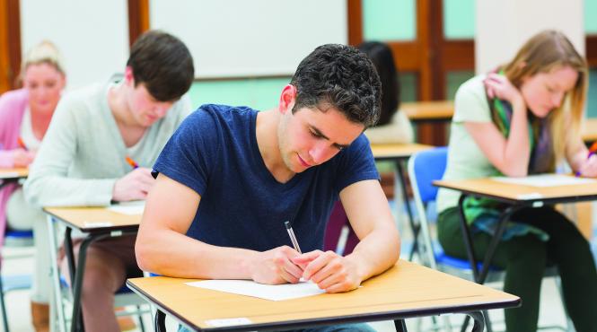 universitatile particulare ofera cursuri la jumatate de pret