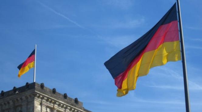 atac la munchen vicecancelarul si ministrul de interne cer ca legile germane privind vanzarile de arme sa fie atent analizate