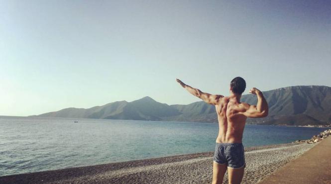 ispita matei si a etalat muschii in grecia