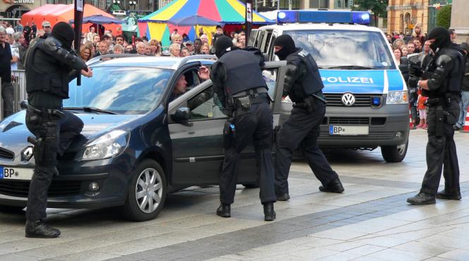 germania un adolescent de 15 ani arestat sub suspiciunea ca planuia un atac violent