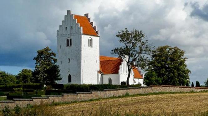 o biserica din danemarca si a deschis portile pentru vanatorii de pokemoni