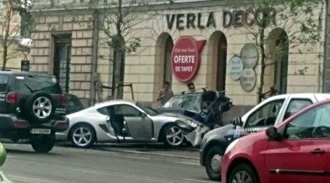 un barbat la volanul unui porche a facut prapad in centrul clujului