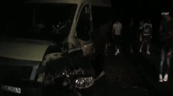 accident teribil in gorj un microbuz cu elevi lovit de un bolid mai multi copii au fost raniti
