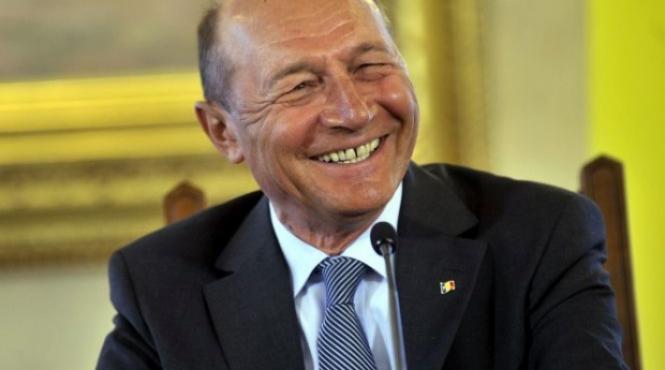 traian basescu prezent la aniversarea a 40 de ani de la absolvirea institutului de marina mircea cel batran