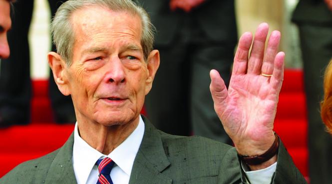 medicii decid daca regele poate veni in tara